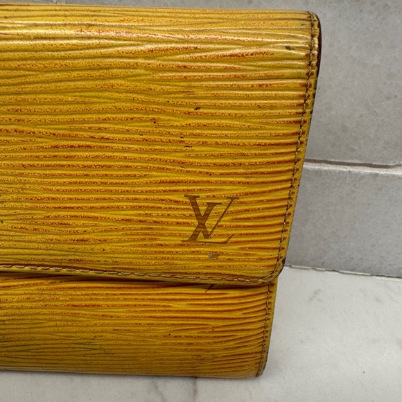Louis Vuitton Sarah Wallet yellow Epi - Picture 2 of 9